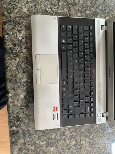 Notebook Samsung usado AMD E-300 APU com Radeon HD Graphics