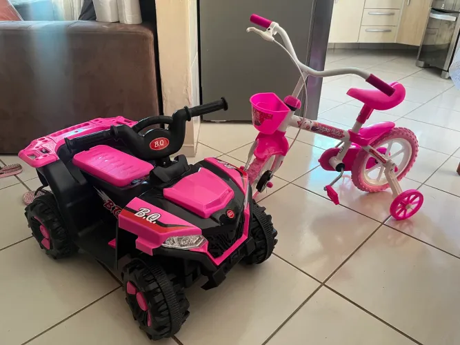 Quadriciclo e bicicleta aro 12 