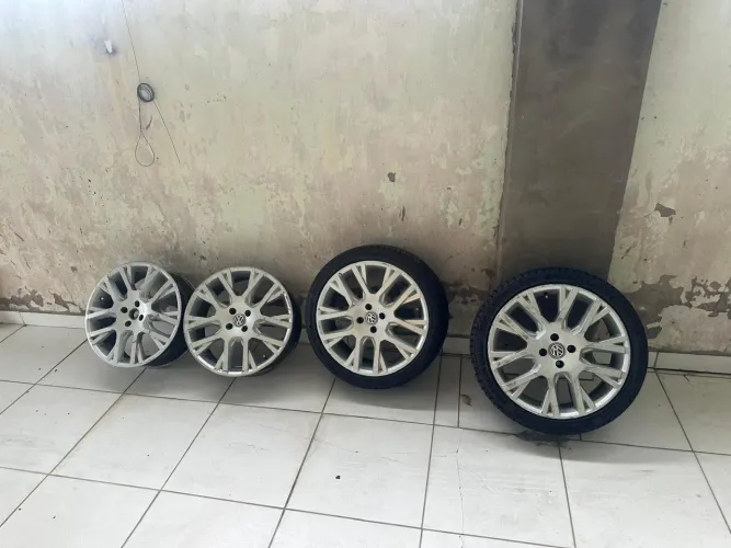 Rodas Aro 18 + 2 pneus (Aceito aro 15 como troca) 