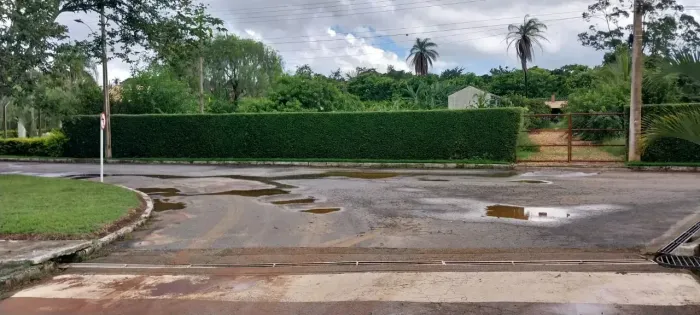 Lote Condomínio Morada dos Pássaros 1.980m²  com de 30m² Edícula com varandão