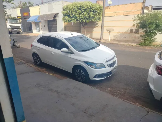 Chevrolet Onix Hatch LTZ 1.4 8V Flex Power Mec. 4P 2014