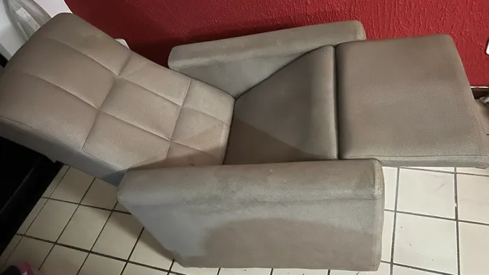 Vende-se cadeira do papai conservada!! Única dona!! 9 *