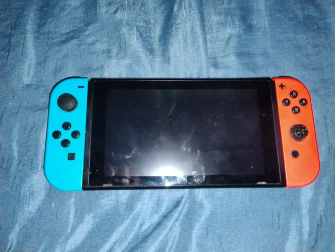 Nintendo switch usado com case do Mario Bross em boas condiçõe com alguns jogos comprados
