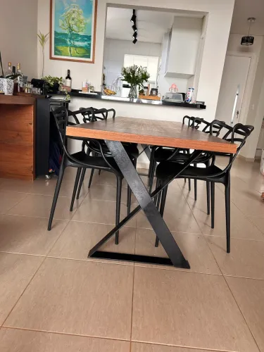 Mesa com 6 cadeiras 