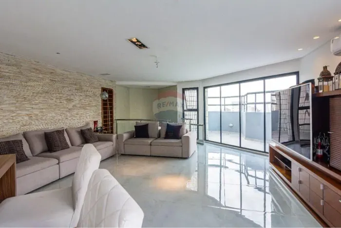 Cobertura de Luxo na Vila Suzana: Conforto e Elegância