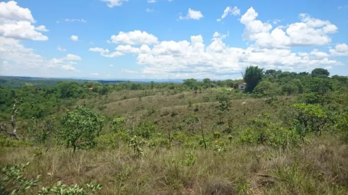 Chácara de 20.000m², plana a menos de 2.3 km da MG10, aceita carro como parte de pagamento