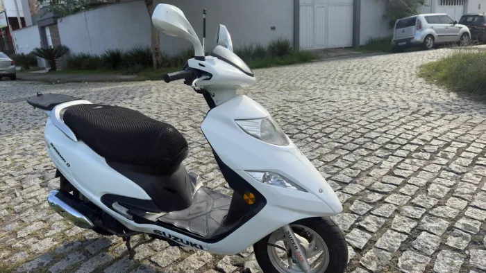 SUZUKI BURGMAN 125i 2012
