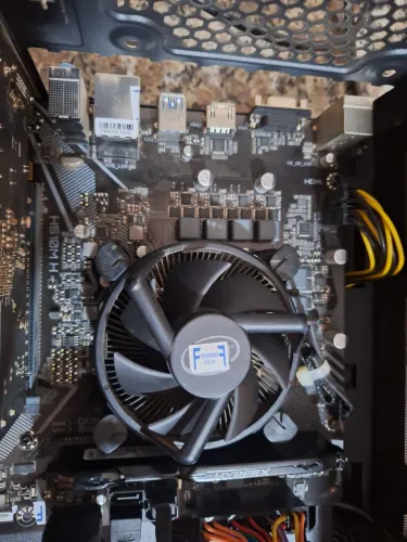 Kit i3  10/ processador 10100F  geração + memória 8gb 