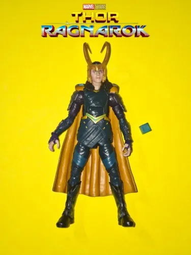 Marvel Legends Loki MCU + brinde Tesseract - Hasbro