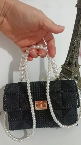 Bolsa de crochê artesanal acabamento sofisticado em tela plástica,alça de ombro removivel