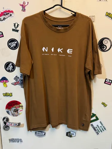 Camiseta Nike SB City Info - Brown - USADO