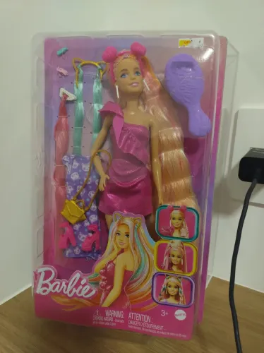 Barbie lacrada na caixa 