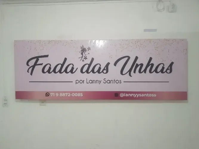 PLACA FACHADA DE LONA COM ESTRUTURA DE MADEIRA