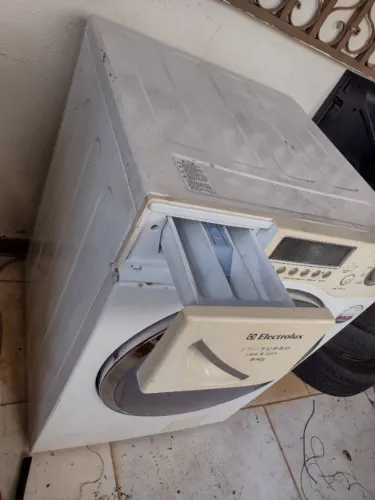 Lavadora e secadora 9 kilos 220v. Pra Agooooora. Metade do valor. Funcionando perfeitament