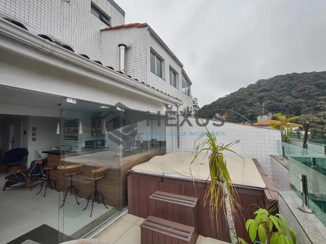 Cobertura duplex com varanda e lazer na Praia da Enseada, Guaruja