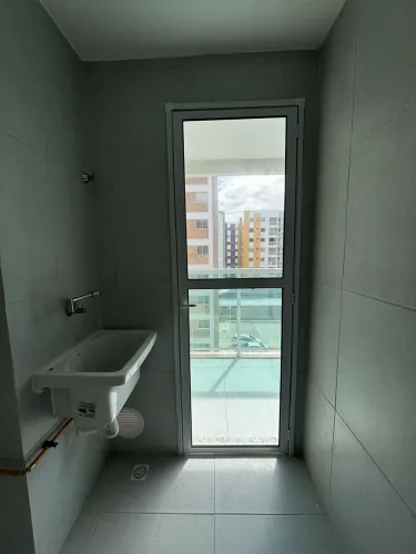 Portar de abrir de vidro com acabamento em alumínio branco 