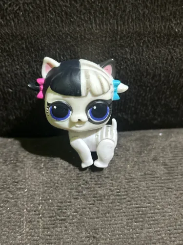 Pet lol surprise cachorrinho preto e branco 