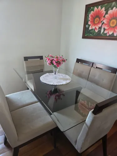 Mesa com 6 cadeiras
