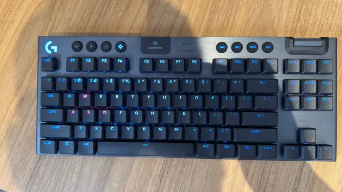 Teclado Mecânico Logitech G915 TKL