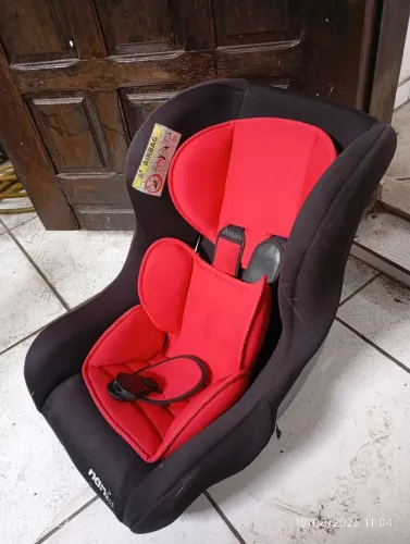 Cadeira infantil para carro.