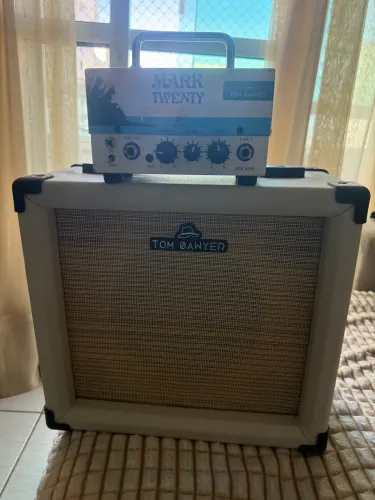 Cabeçote combo Sawyer, composto pelo cabeçote Mark Twenty e pelo Gabinete TSA- 25