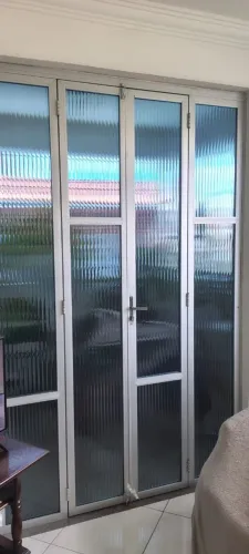 Linda Porta e Janela de Alumínio Excelente