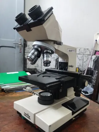 Microscópio Galen III
