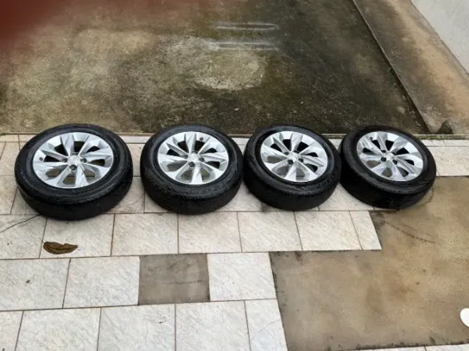 Jogo De Rodas Com Pneus Aro 15 4x100 Original Gm - Onix