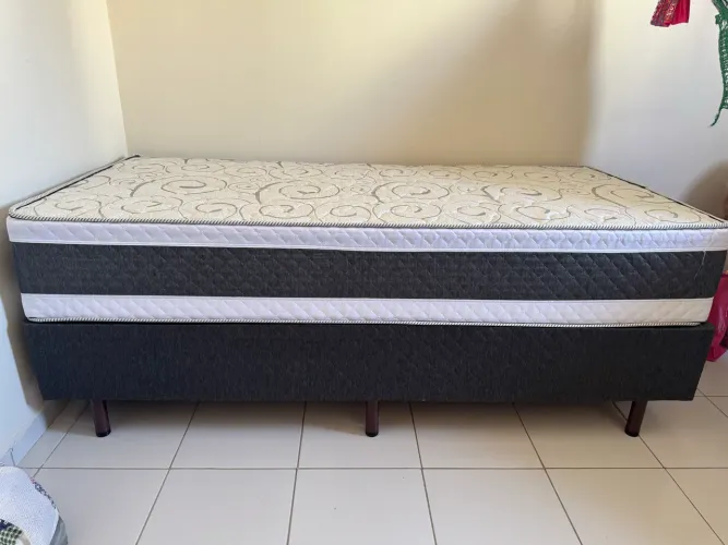 Vende-se colchão modelo solteirão