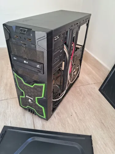 Gabinete ATX espaçoso