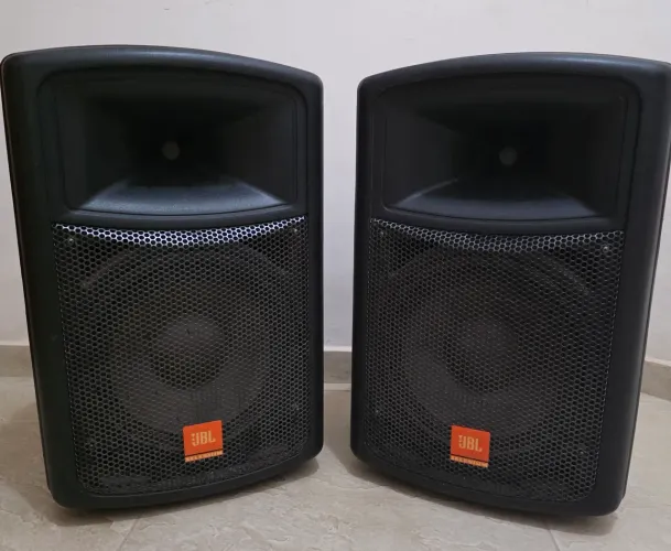 Caixas ativas JBL