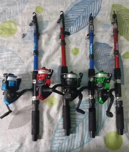 Vara de pesca com molinete e linha