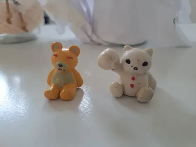 2 bonecos digimon