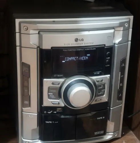 Vendo, Mini System LG, Rádio,Toca fitas, leitor triplo de CDs,e USB.