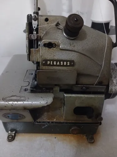 Máquina overlock