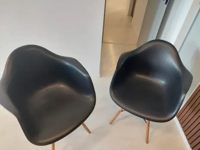 Poltrona Cadeira Charles Eames Wood Dkr Eiffel com Braço - Design Preto Preta