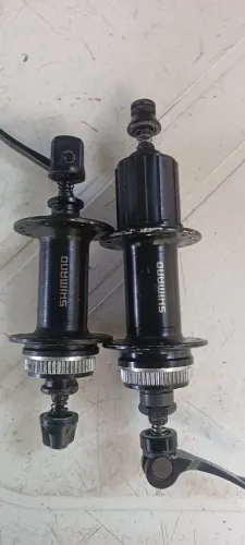 Vendo esse par de cubos shimano 32 furos valor 170 reais