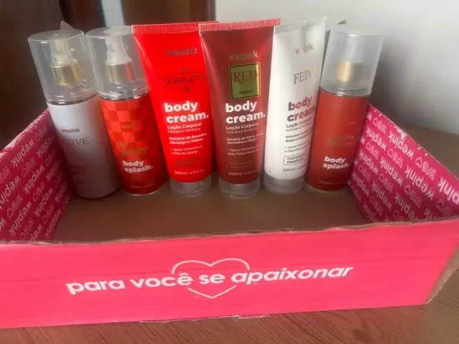 Kit We Pink Lacrado na caixa - 3 body splash e 3 body cream
