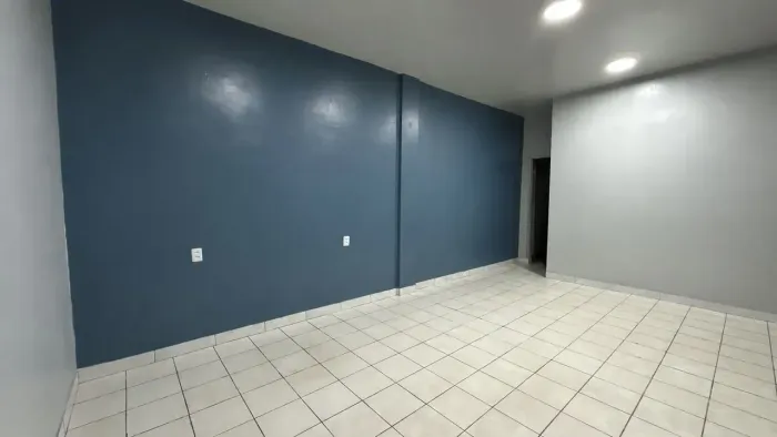Alugo sala comercial no Escalada Club localizado na Av. Marques de Herval - R$ 1.200