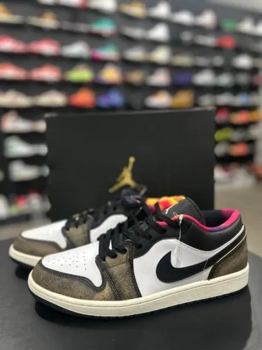 AIR JORDAN 1 LOW WEAR