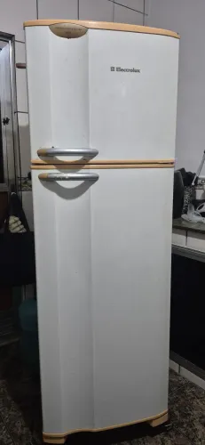 Geladeira Electrolux Branca 380 Litros Com Defeito Motor R$200,00 Reais