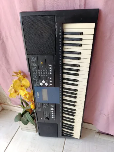 Teclado Yamaha PSR E333 já progamado ritmos atuais