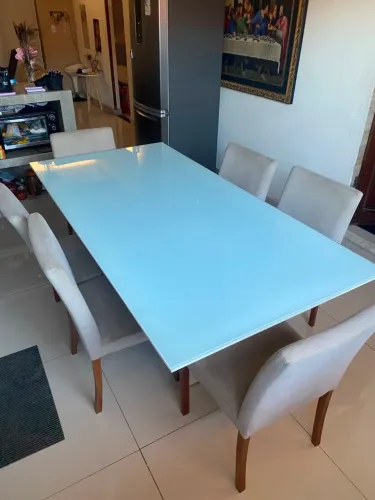 Mesa com 6 cadeiras