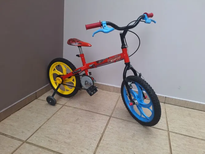 Vendo bicicleta infantil Caloi Hotwheels