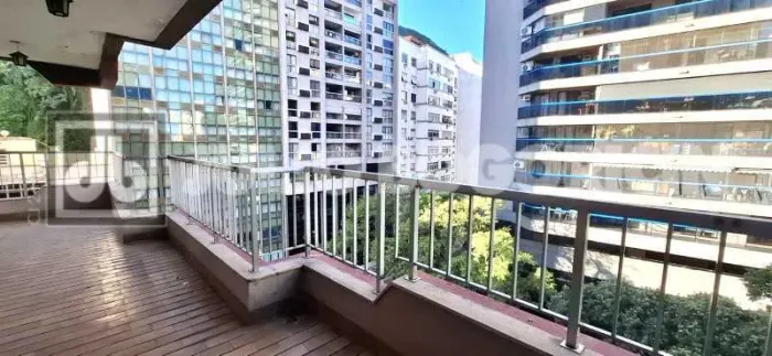 Apartamento de 2 quartos à venda em Copacabana, 105m2, varanda, 2 vagas