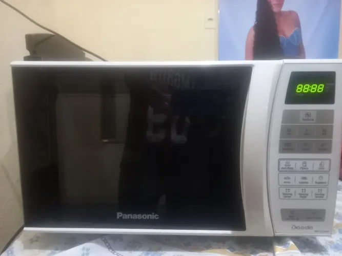 Micro-ondas Panasonic 25L funcionando perfeitamente