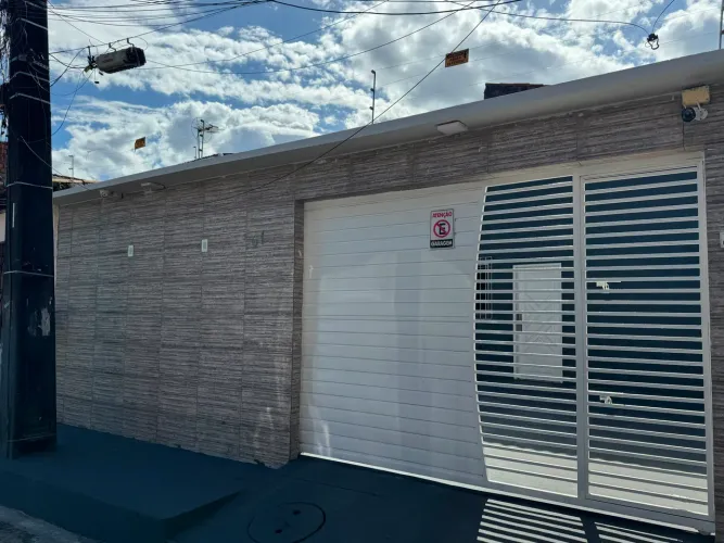 Casa Linda e moderna, próximo Shopping Castanheira, 1/4,  2 vagas de garagem 