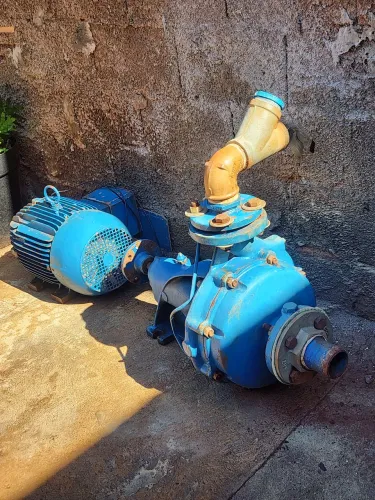 motor trifásico 30cv e bomba irrigação<br><br>Funcionando.