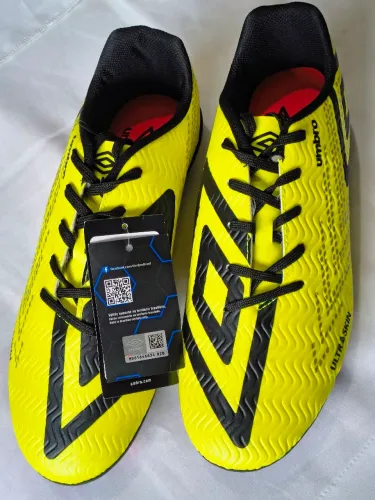 Chuteira Umbro Ultra Skin