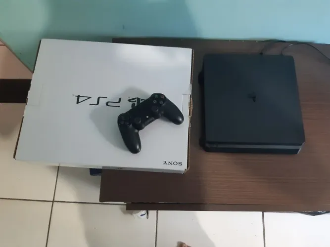 PS4 modelo Slim um térica de giga